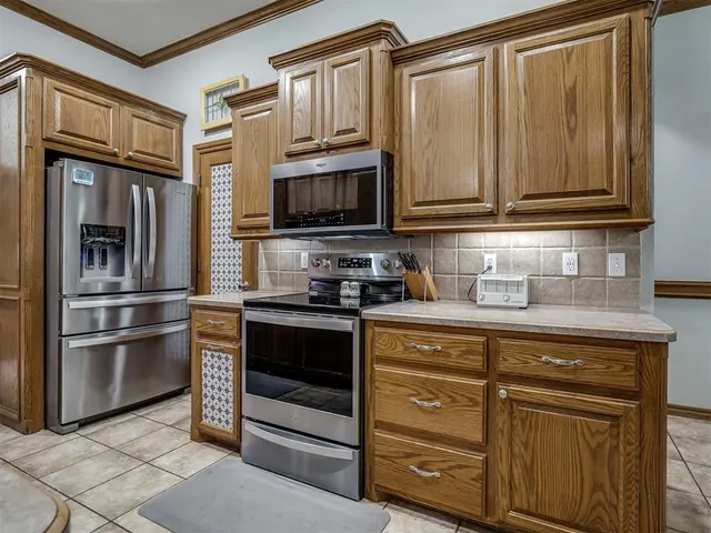 Photo 7 — 912 Regal Road, Yukon, OK 73099
