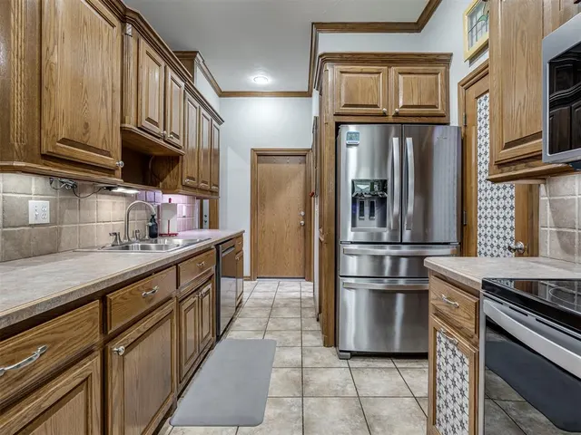 Photo 8 — 912 Regal Road, Yukon, OK 73099