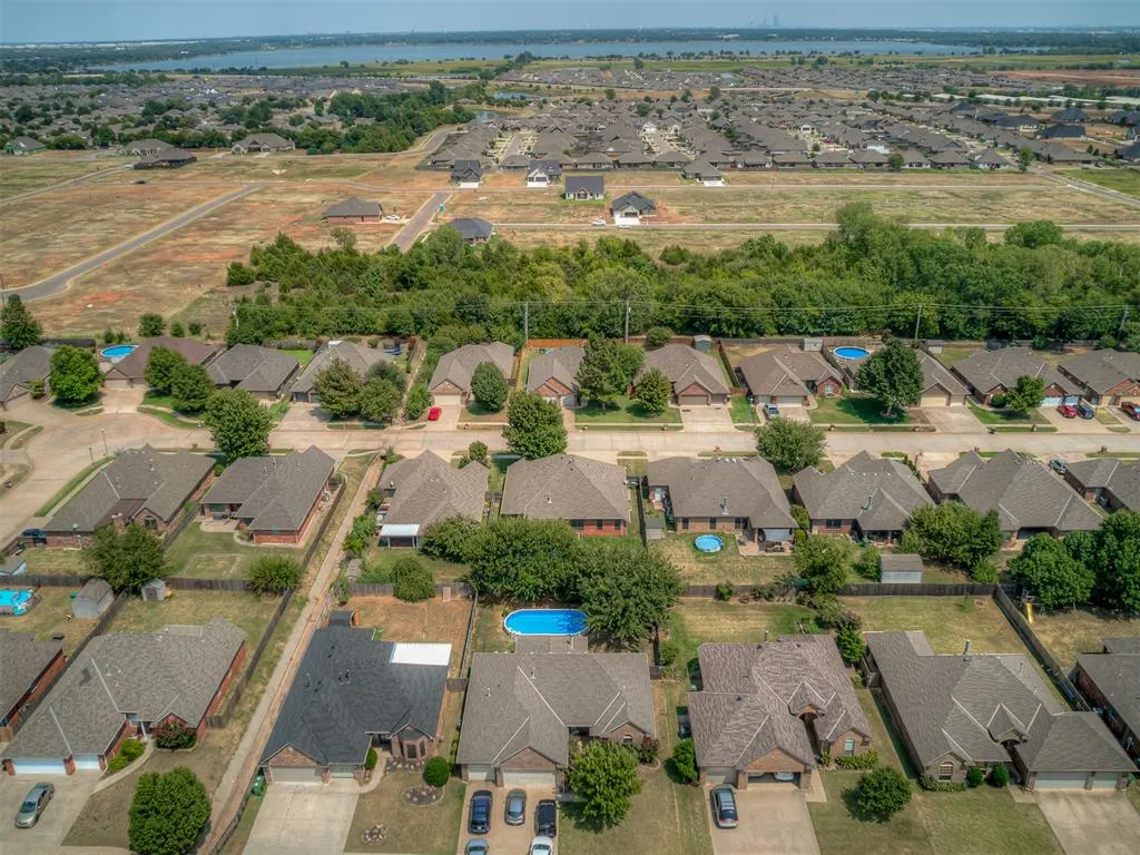 Photo 31 — 912 Regal Road, Yukon, OK 73099