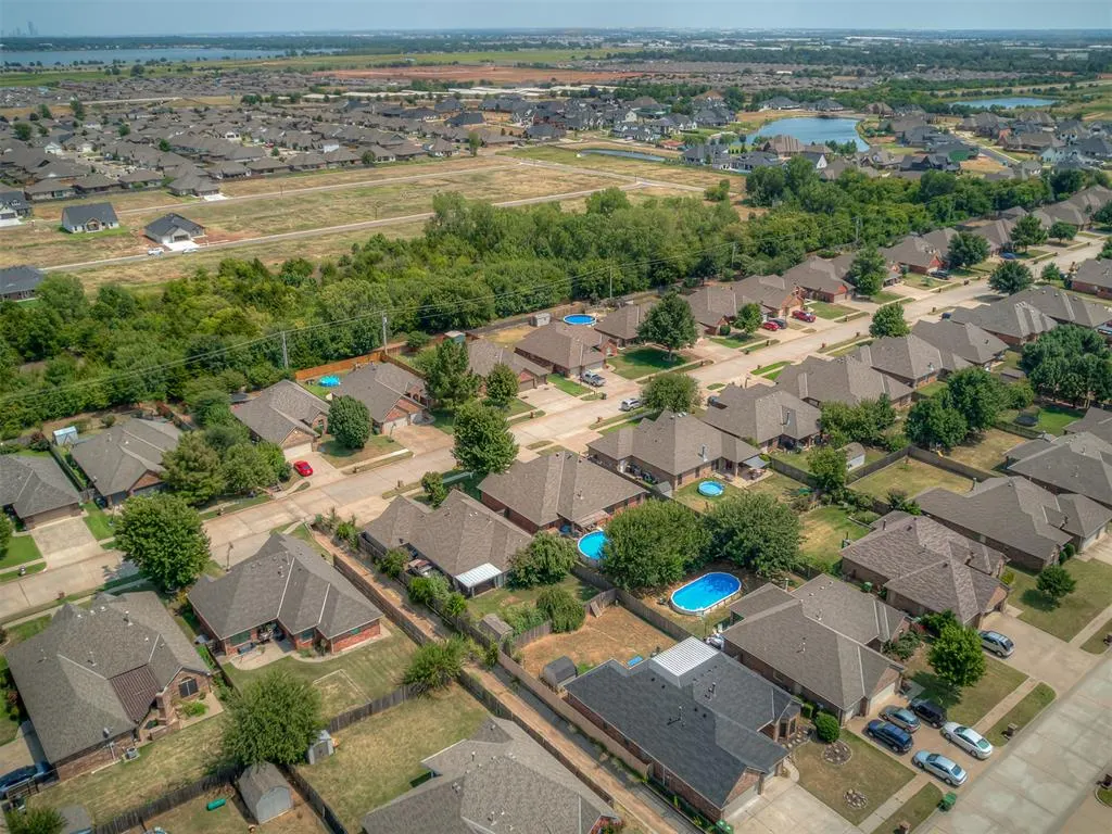 Photo 32 — 912 Regal Road, Yukon, OK 73099