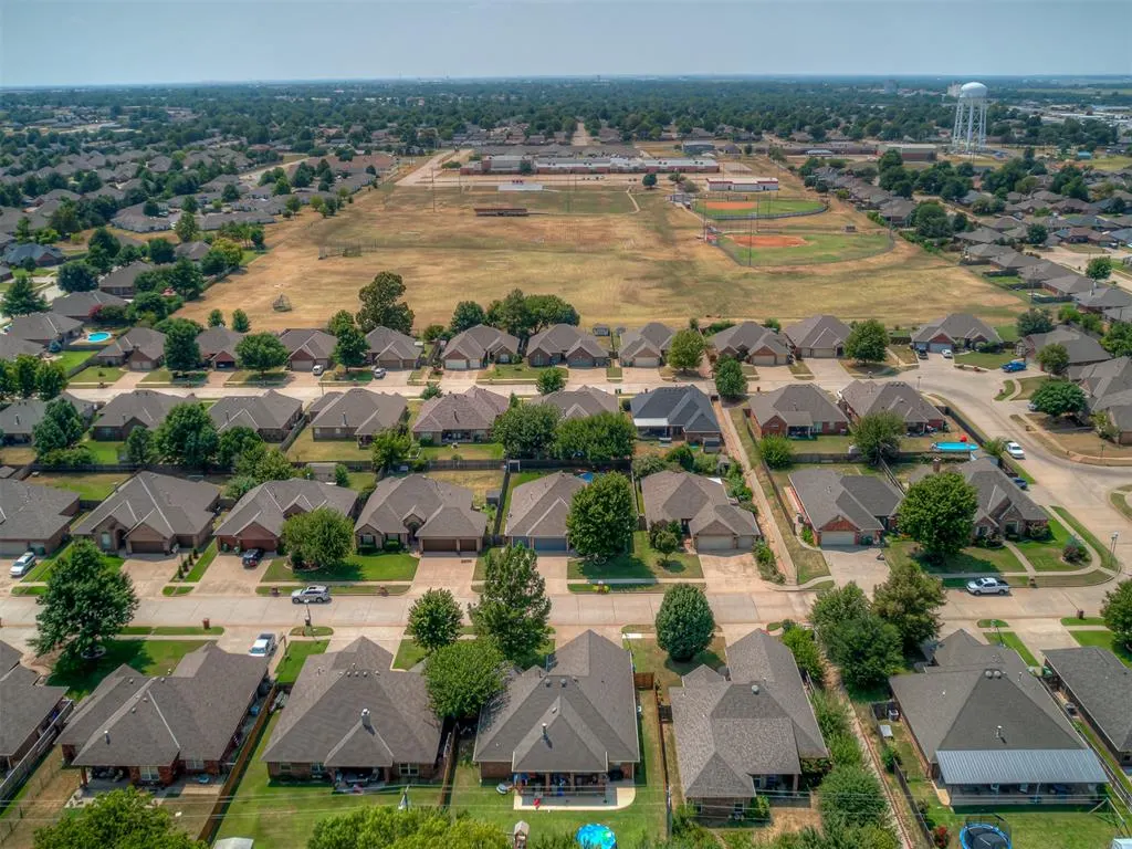 Photo 33 — 912 Regal Road, Yukon, OK 73099