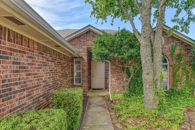 Photo 2 — 1200 Teakwood Drive, Norman, OK 73071