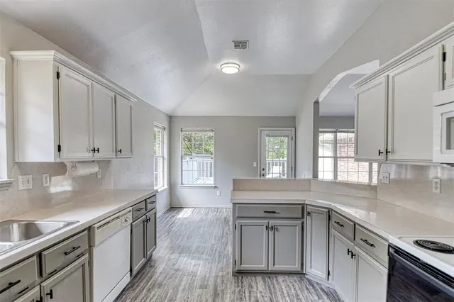 Photo 4 — 1200 Teakwood Drive, Norman, OK 73071