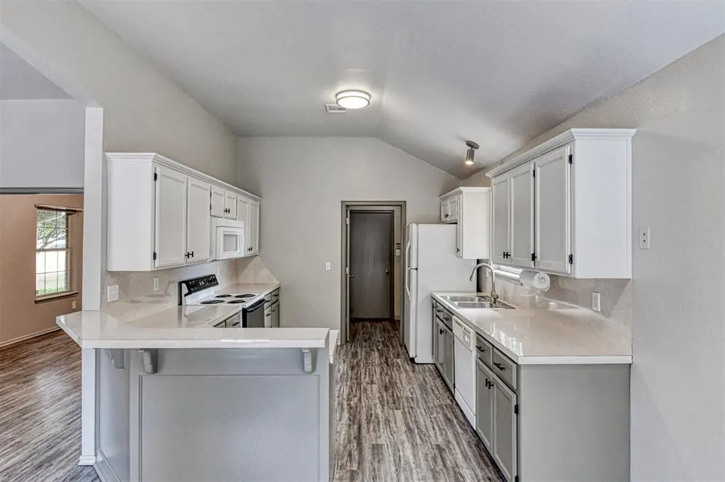 Photo 13 — 1200 Teakwood Drive, Norman, OK 73071