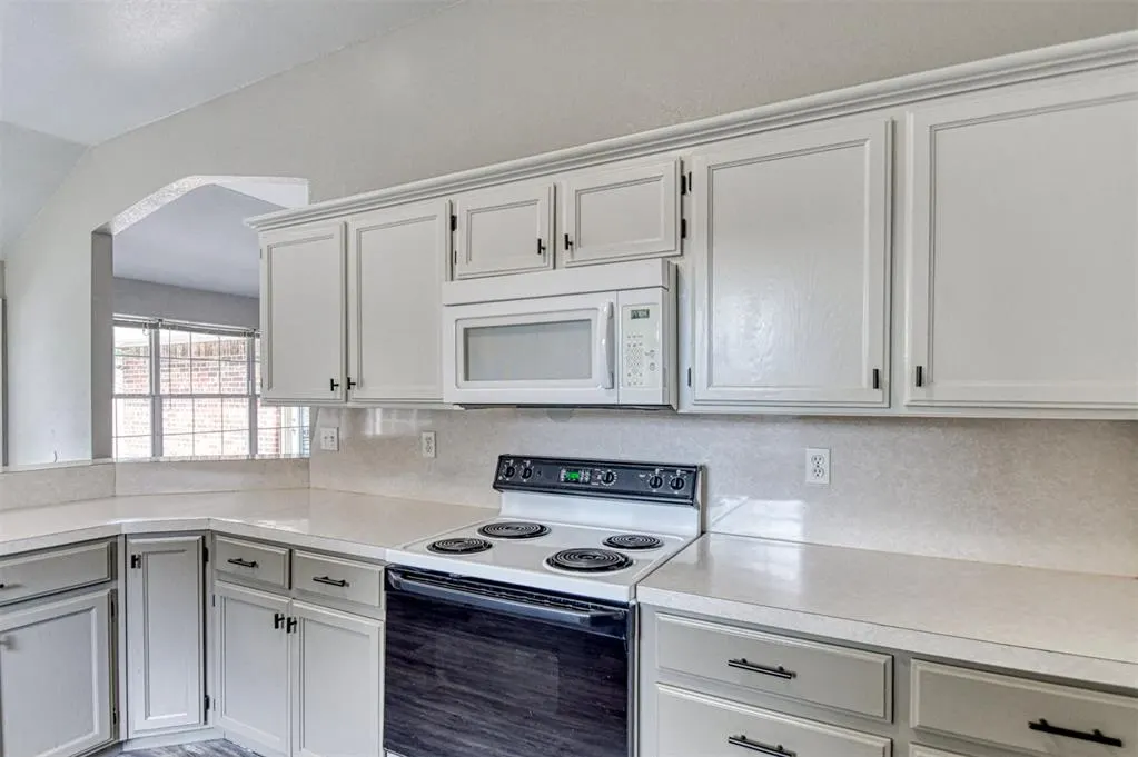 Photo 14 — 1200 Teakwood Drive, Norman, OK 73071