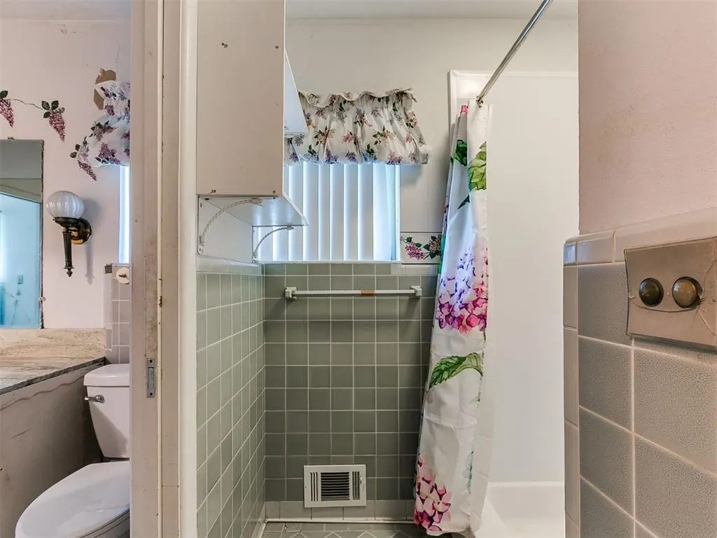 Photo 11 — 6508 S Country Club Drive, Oklahoma City, OK 73159