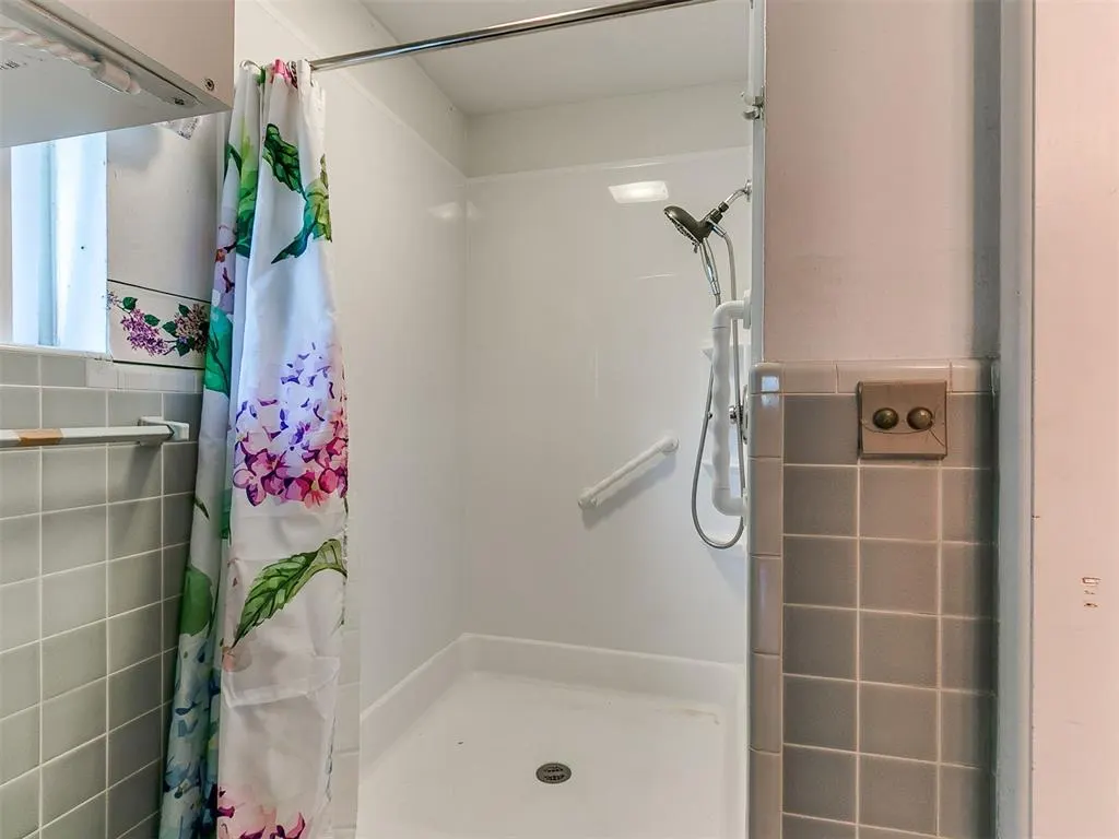 Photo 12 — 6508 S Country Club Drive, Oklahoma City, OK 73159