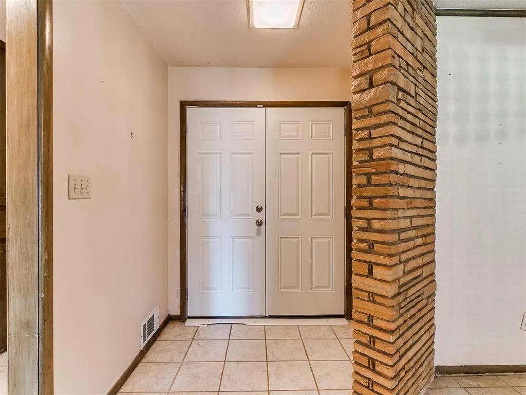 Photo 17 — 6508 S Country Club Drive, Oklahoma City, OK 73159