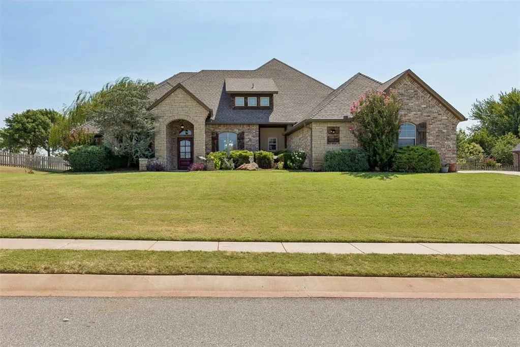 Photo 2 — 22982 Crossfield Court, Edmond, OK 73025