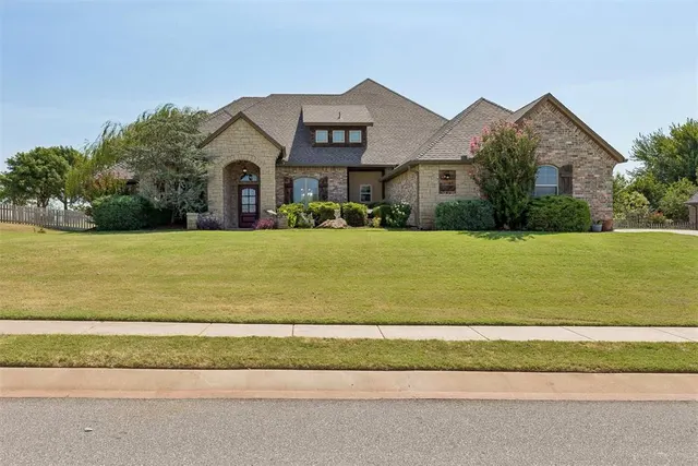 Photo 2 — 22982 Crossfield Court, Edmond, OK 73025