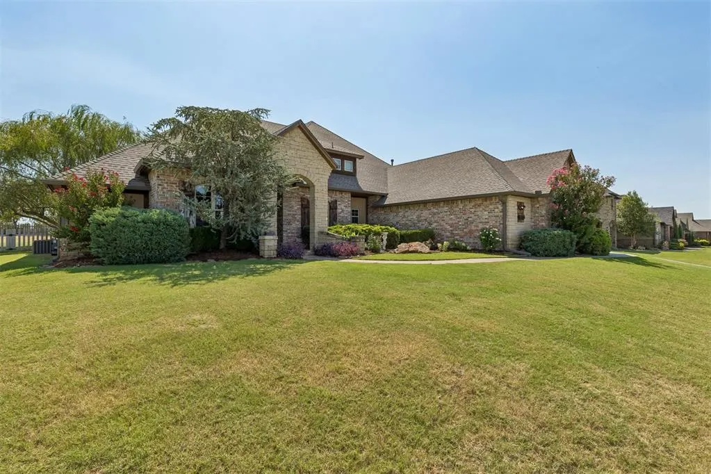 Photo 3 — 22982 Crossfield Court, Edmond, OK 73025
