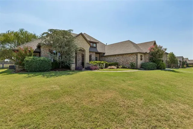 Photo 3 — 22982 Crossfield Court, Edmond, OK 73025