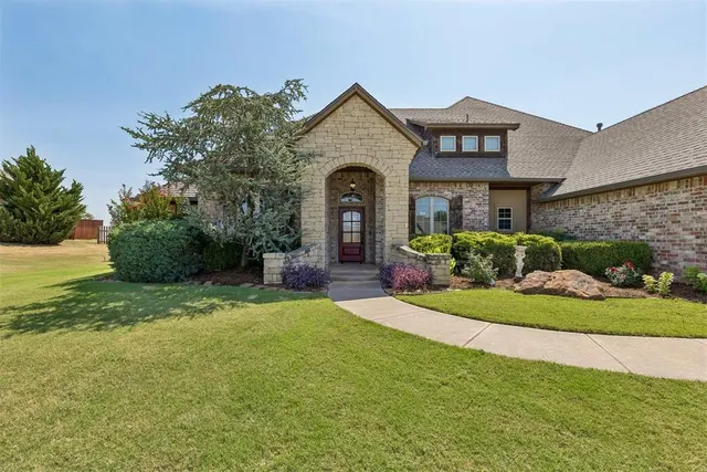Photo 4 — 22982 Crossfield Court, Edmond, OK 73025