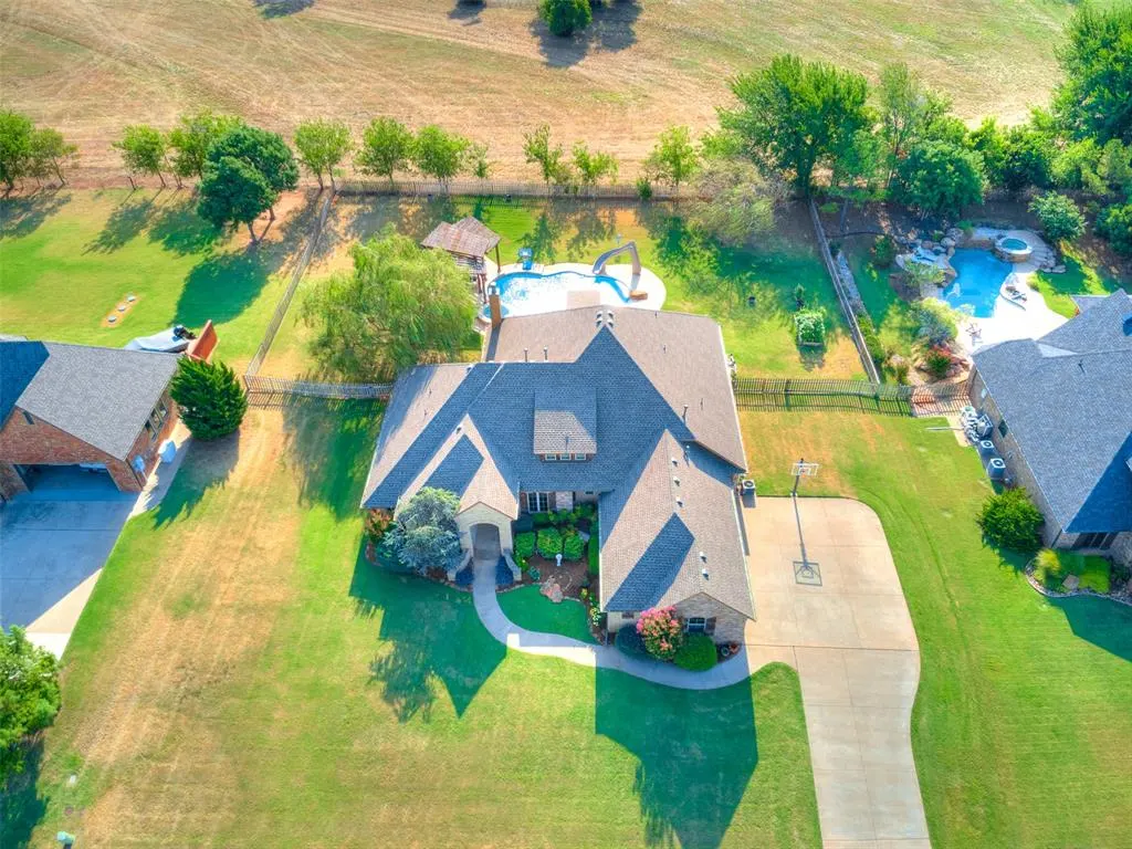 Photo 5 — 22982 Crossfield Court, Edmond, OK 73025