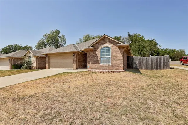 Photo 4 — 1633 Rangeline Road, Norman, OK 73071