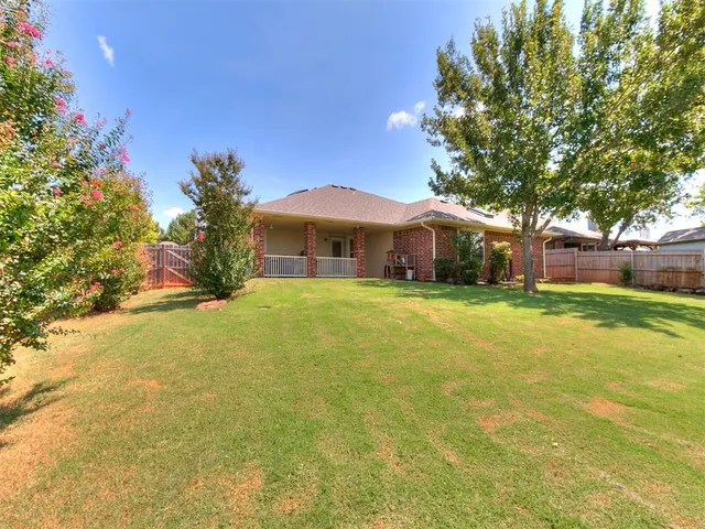 Photo 3 — 328 Waterfront Drive, Norman, OK 73071