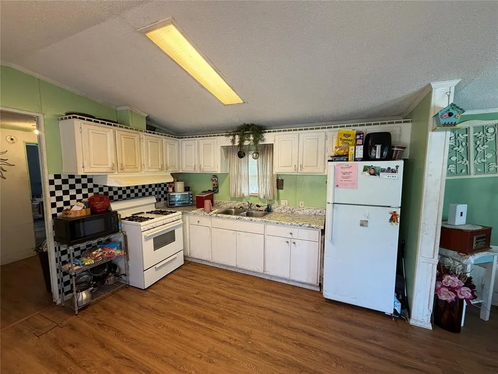 Photo 4 — 35223 E 131 Road, Maud, OK 74854