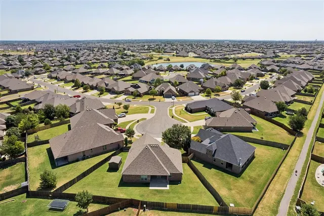 Photo 3 — 18856 Pagoda Court, Edmond, OK 73012