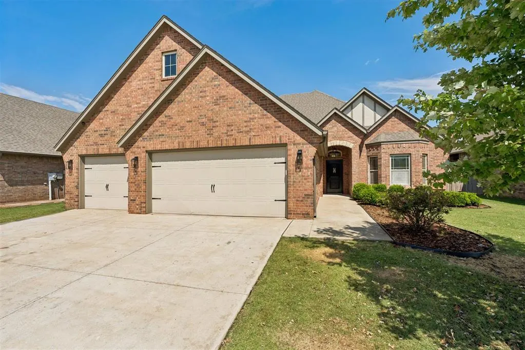 Front exterior — 5613 St James Place, Oklahoma City, OK 73179
