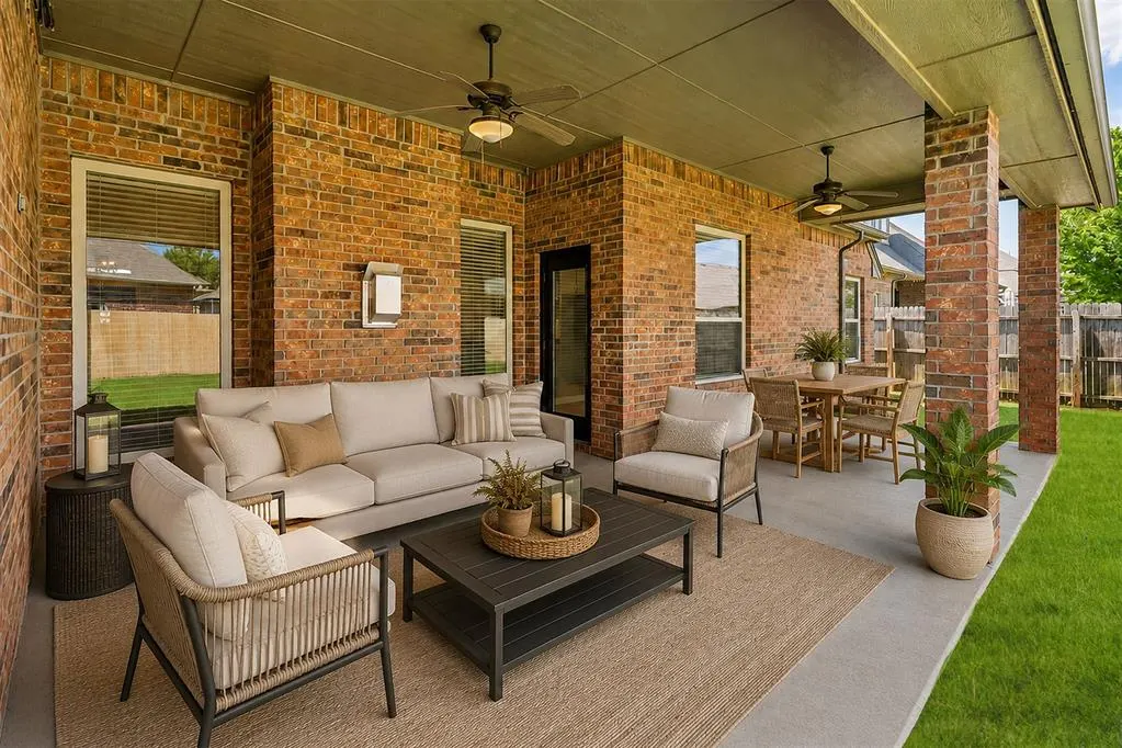 Photo 5 — 5613 St James Place, Oklahoma City, OK 73179