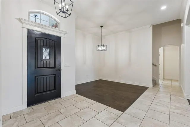 Photo 6 — 5613 St James Place, Oklahoma City, OK 73179