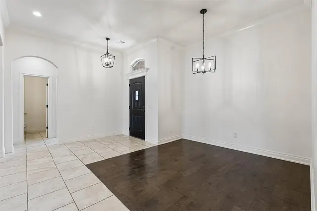 Photo 7 — 5613 St James Place, Oklahoma City, OK 73179
