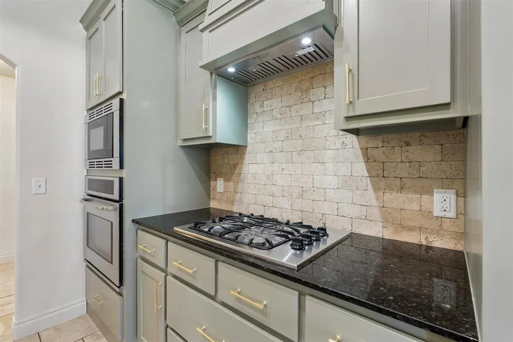 Photo 20 — 5613 St James Place, Oklahoma City, OK 73179