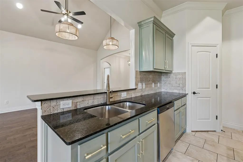 Photo 22 — 5613 St James Place, Oklahoma City, OK 73179