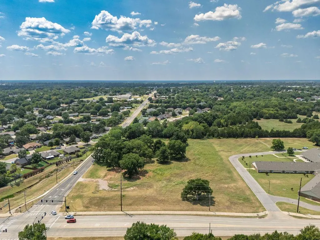 Photo 3 — 1601 N Bryan Avenue, Shawnee, OK 74804