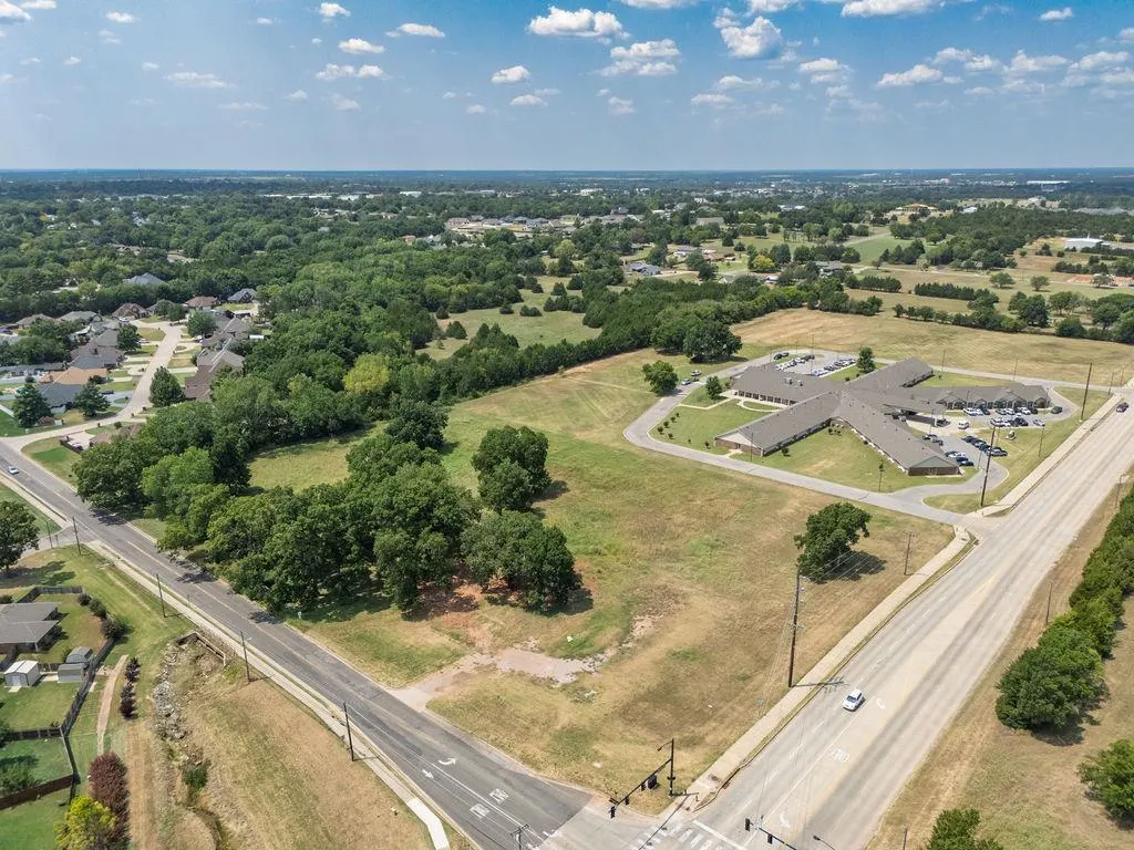 Photo 10 — 1601 N Bryan Avenue, Shawnee, OK 74804
