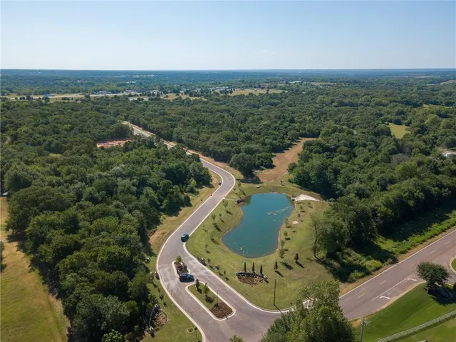 Photo 5 — 5700 Moulin Drive, Edmond, OK 73034
