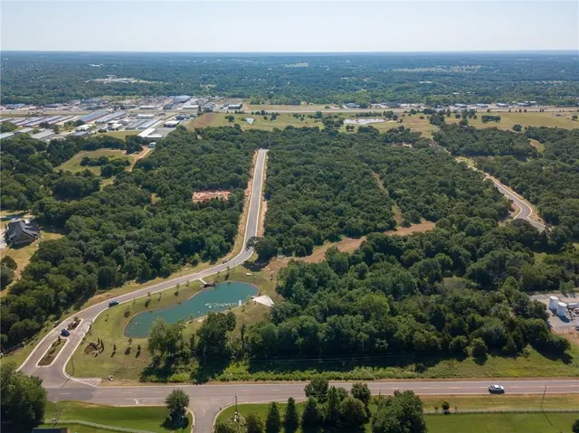 Photo 7 — 5700 Moulin Drive, Edmond, OK 73034