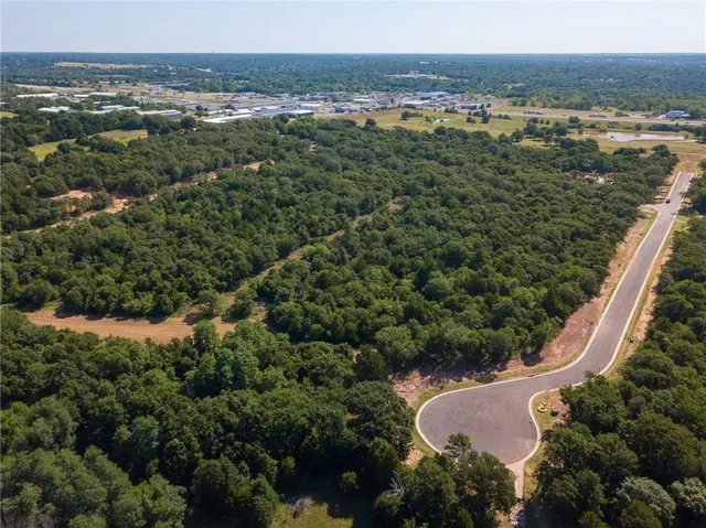 Photo 8 — 5700 Moulin Drive, Edmond, OK 73034