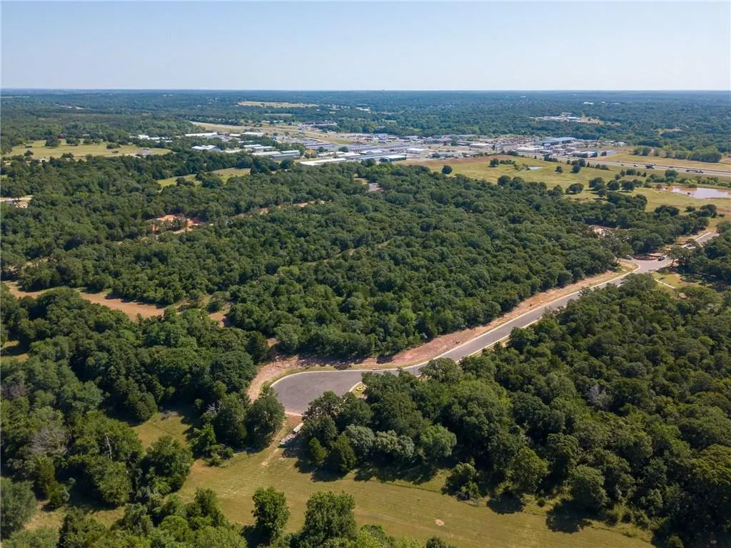 Photo 9 — 5700 Moulin Drive, Edmond, OK 73034