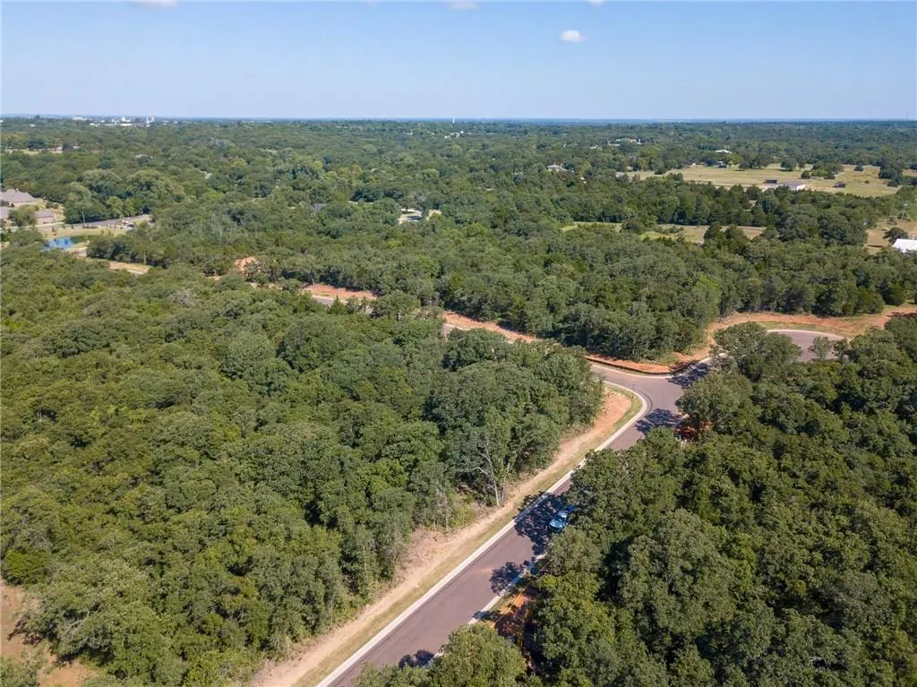Photo 13 — 5700 Moulin Drive, Edmond, OK 73034