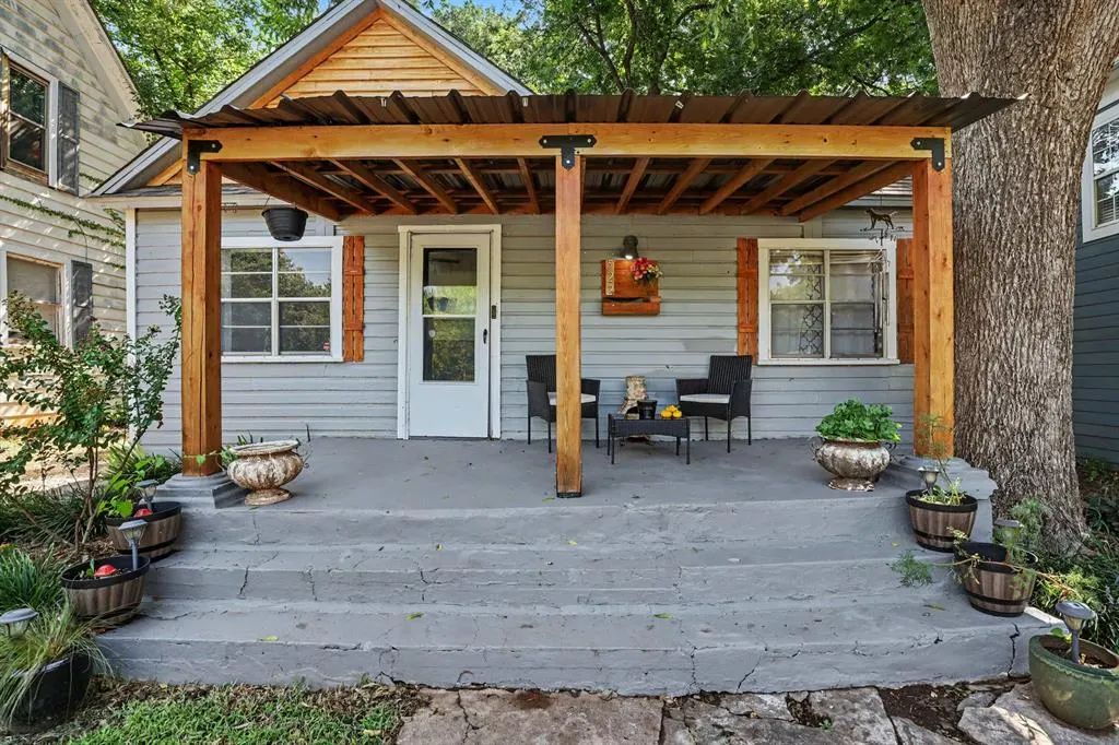 Photo 3 — 522 N Broad Street, Guthrie, OK 73044