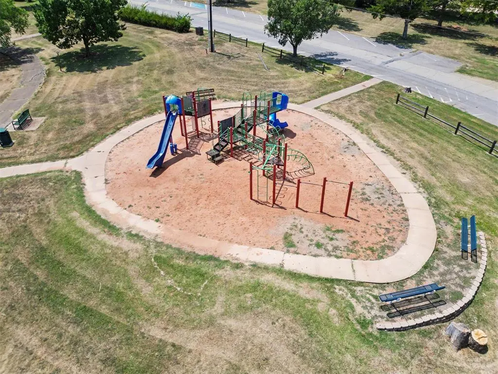 Photo 38 — 522 N Broad Street, Guthrie, OK 73044