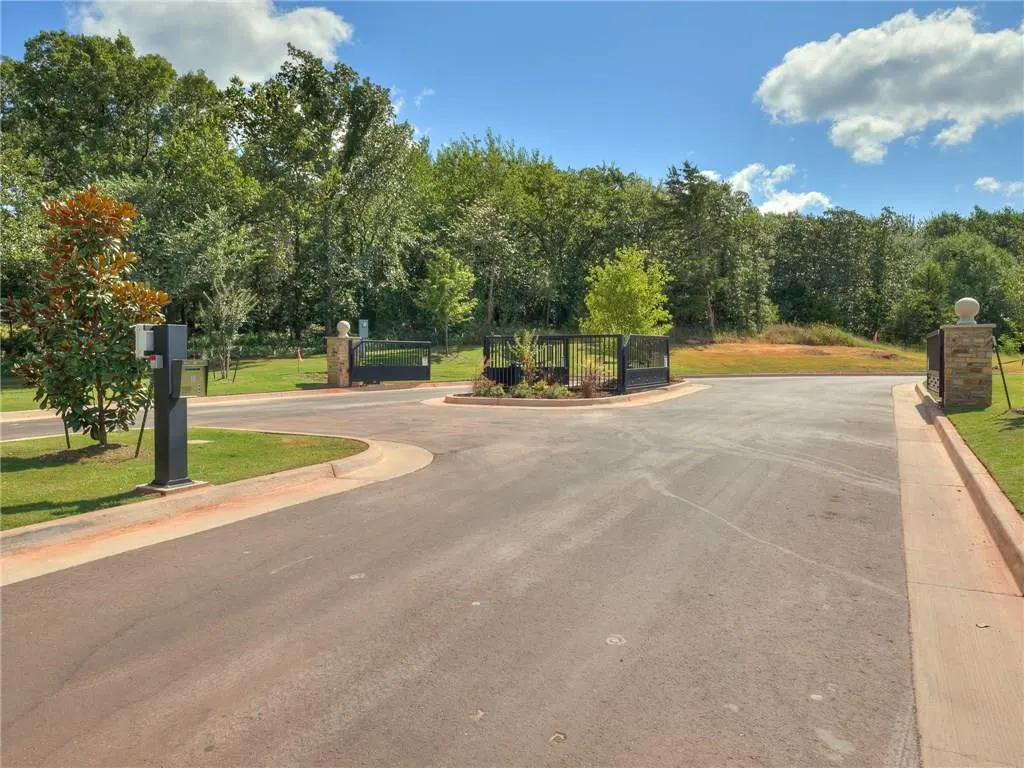 Photo 3 — 5716 Moulin Drive, Edmond, OK 73034