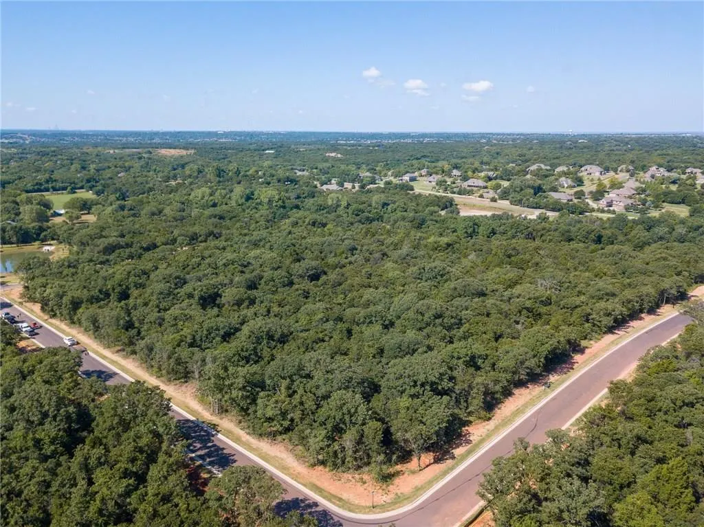 Photo 14 — 5716 Moulin Drive, Edmond, OK 73034