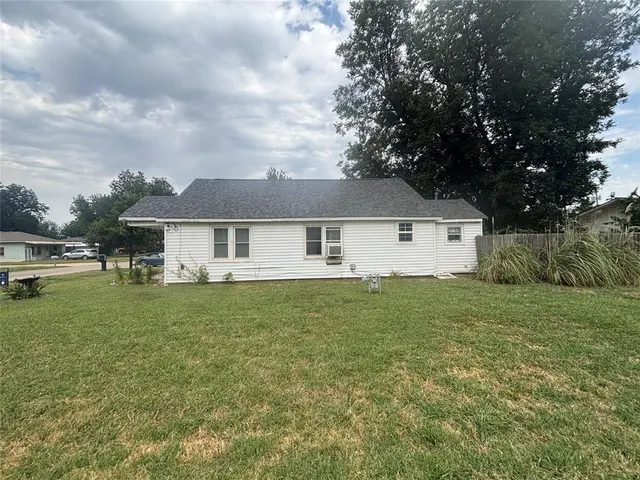 Photo 2 — 1224 Kaw Street, Perry, OK 73077