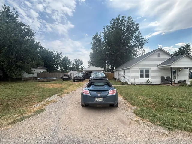 Photo 3 — 1224 Kaw Street, Perry, OK 73077