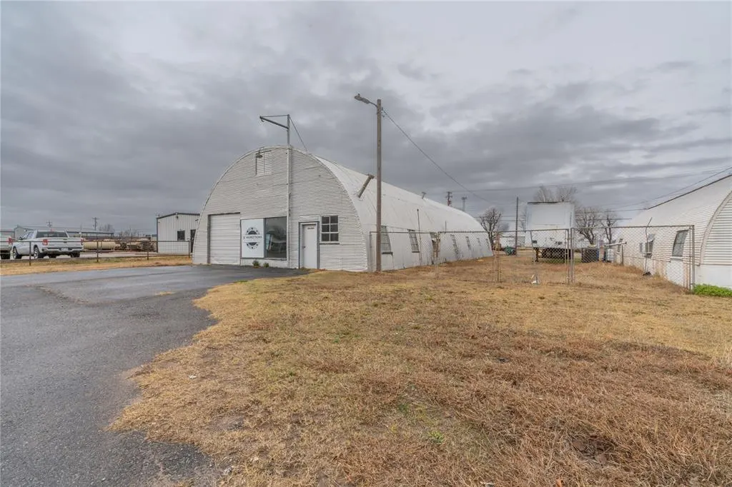 Photo 27 — 1925 E Highway 66, El Reno, OK 73036