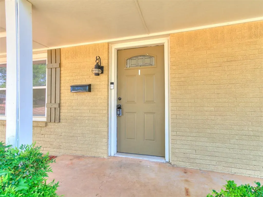 Photo 3 — 808 Del Haven Drive, Del City, OK 73115