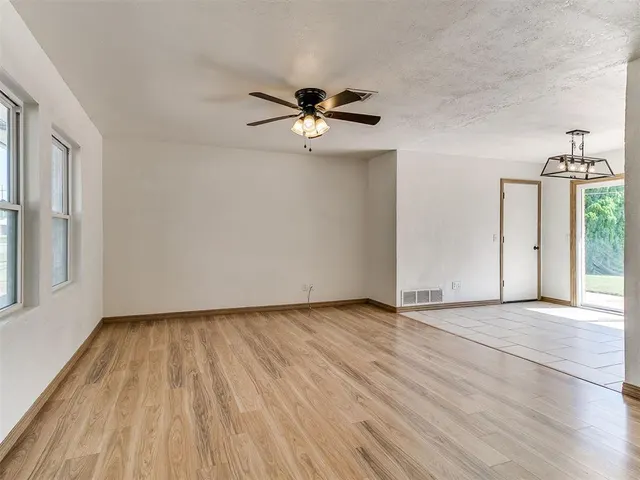 Photo 4 — 808 Del Haven Drive, Del City, OK 73115