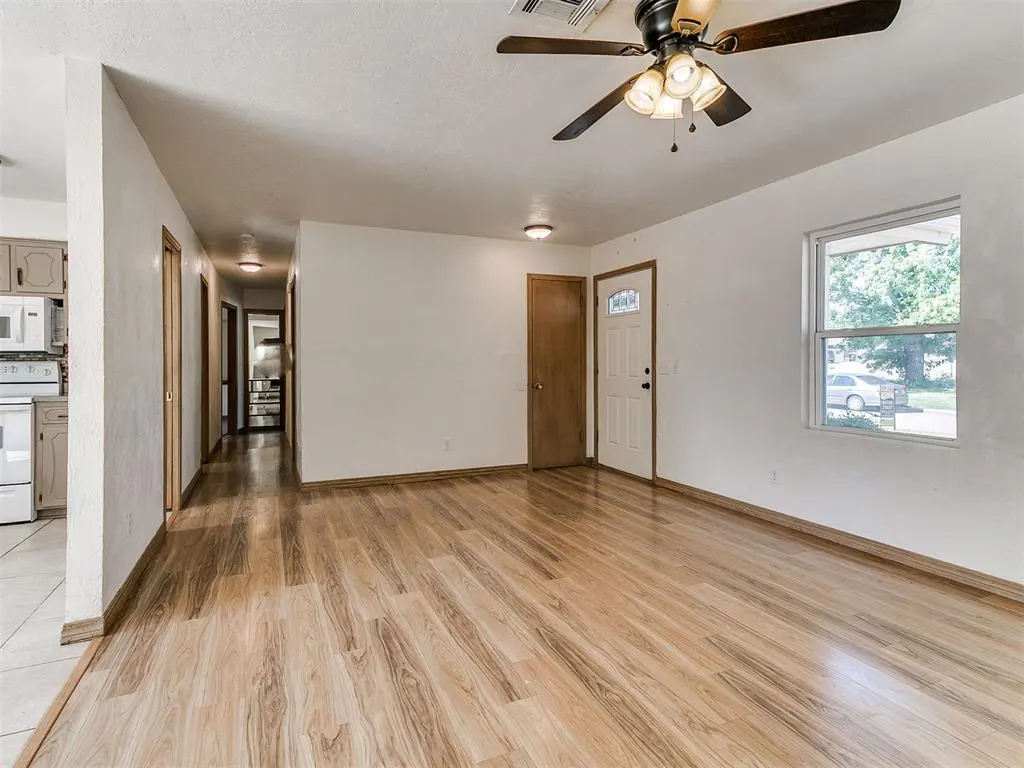 Photo 6 — 808 Del Haven Drive, Del City, OK 73115