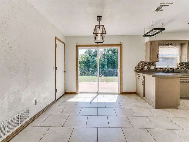 Photo 8 — 808 Del Haven Drive, Del City, OK 73115