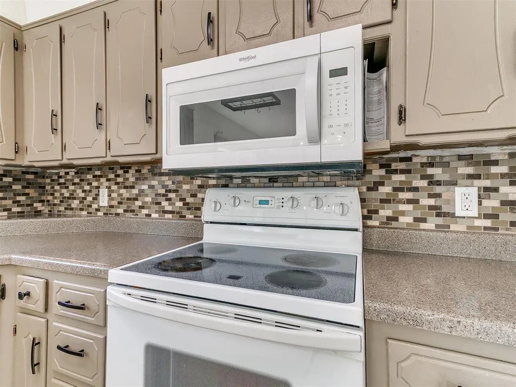 Photo 14 — 808 Del Haven Drive, Del City, OK 73115