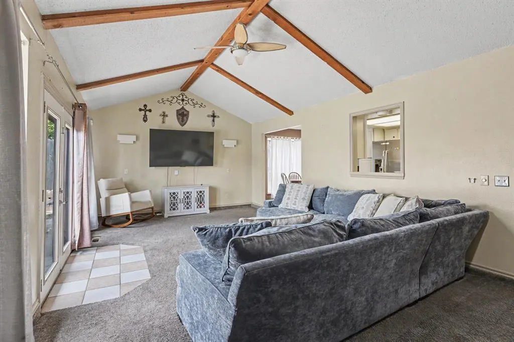 Photo 2 — 6641 Laurel Road, Oklahoma City, OK 73162