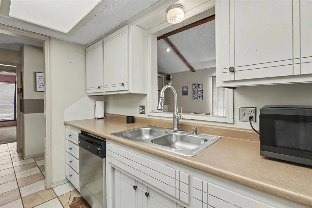 Photo 4 — 6641 Laurel Road, Oklahoma City, OK 73162