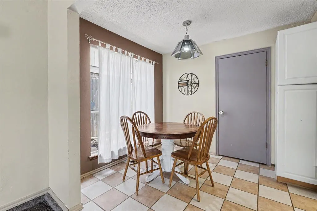Photo 6 — 6641 Laurel Road, Oklahoma City, OK 73162